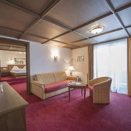 ホテル Arlberghoehe 3*