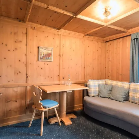 Hotel Arlberghoehe 3*