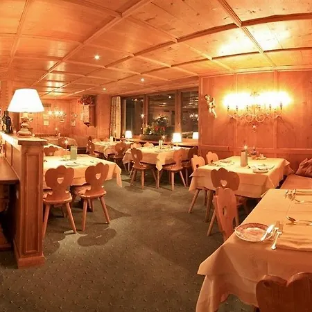 Hotel Arlberghoehe 3*